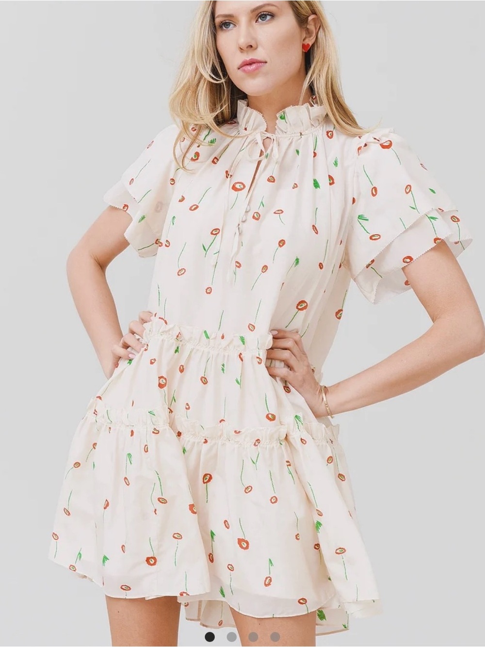 Hunter Bell Short Sleeve Swing
Ruffled Tiered Merritt Dress Size M
Cream Floral